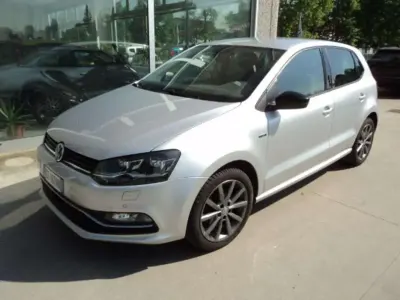 Usata VW Polo 90 CV (66 kW) 2015 Argento Berlina