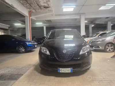 Usata Lancia Ypsilon 69 CV (50 kW) 2015 Nero Utilitaria