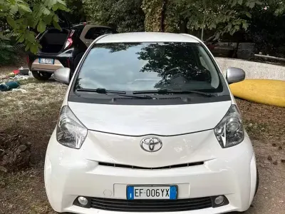 Usata Toyota iQ 68 CV (50 kW) 2011 Bianco Utilitaria