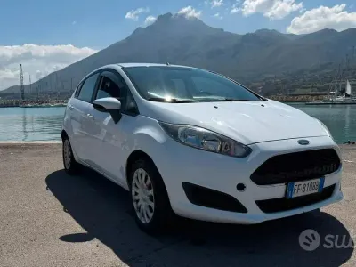 Gebraucht Ford Fiesta 60 PS (44 kW) 2016 Weiß Kleinwagen