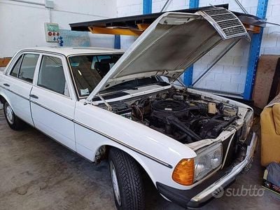 Usata Mercedes 200 1980 Bianco Berlina