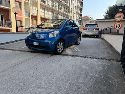Usata Toyota iQ 68 CV (50 kW) 2010 Blu/azzurro Utilitaria