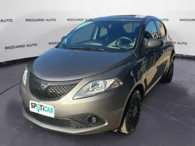 Usata Lancia Ypsilon S 69 CV (50 kW) 2019 Grigio Utilitaria