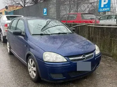 Usata Opel Corsa 60 CV (44 kW) 2006 Bluazzurro Utilitaria