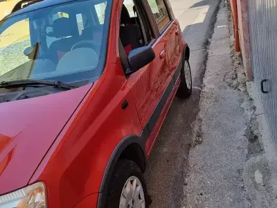 Usata Fiat Panda 4x4 Climbing 60 CV (44 kW) 2005 Rosso Utilitaria