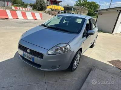 Usata Fiat Grande Punto 75 CV (55 kW) 2007 Grigio Utilitaria