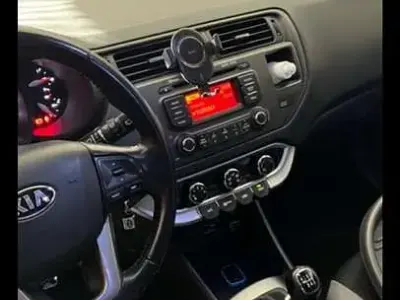 Usata Kia Rio 90 CV (66 kW) 2015 Berlina