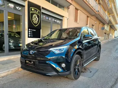 Usata Toyota RAV4 Hybrid Lounge 154 CV (113 kW) 2019 Nero SUV