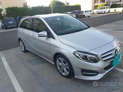Usata Mercedes B180 Premium 109 CV (80 kW) 2016 Grigio Monovolume