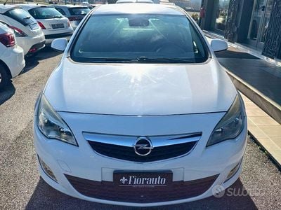 Usata Opel Astra Cosmo 100 CV (73 kW) 2010 Bianco Berlina