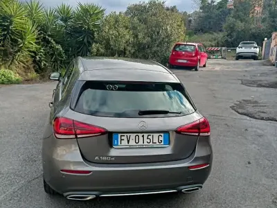 Usata Mercedes 180 116 CV (85 kW) 2019 Grigio Berlina