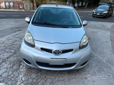 Usata Toyota Aygo 68 CV (50 kW) 2010 Grigio Utilitaria