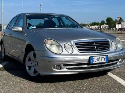 Usata Mercedes E320 Avantgarde 204 CV (150 kW) 2004 Argento Berlina