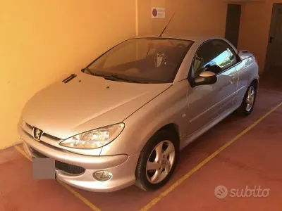 Usata Peugeot 206 CC 109 CV (80 kW) 2004 Grigio Cabrio