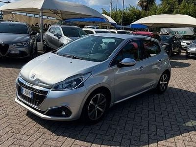 Gebraucht Peugeot 208 Allure 82 PS (60 kW) 2017 Silber Kleinwagen