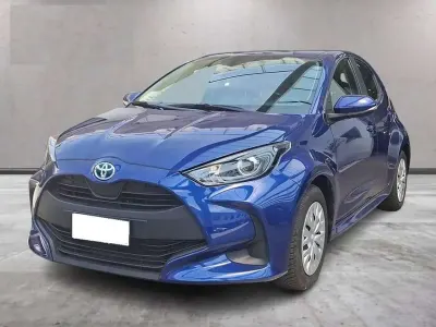 Usata Toyota Yaris Hybrid Active 116 CV (85 kW) 2022 Blu met. Berlina