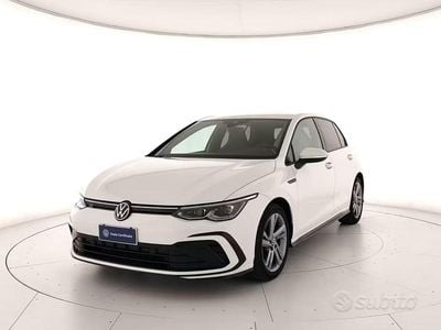 Begagnad VW Golf VIII R-line 150 HK (110 kW) 2023 Vit Sedan