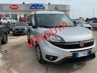 Usata Fiat Doblò 120 CV (88 kW) 2022 Grigio Monovolume