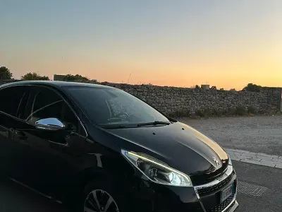 Usata Peugeot 208 2017 Utilitaria