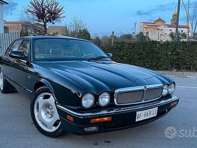 Usata Jaguar XJR 325 CV (239 kW) 1996 Marrone Berlina