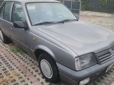 Usata Opel Ascona 82 CV (60 kW) 1988 Grigio Berlina