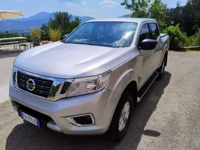 Usata Nissan Navara Acenta 163 CV (119 kW) 2018 Argento Pick-up