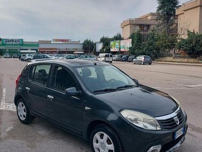 Grigio Usata 2009 Dacia Sandero Lauréate Berlina | 1799 € (Super prezzo)
