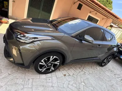 Usata Toyota C-HR Lounge 98 CV (72 kW) 2022 Bronzo SUV