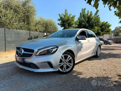Usata Mercedes A180 109 CV (80 kW) 2016 Argento Utilitaria