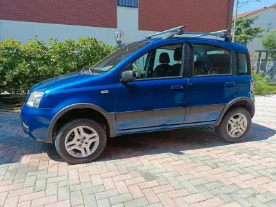 Usata Fiat Panda 4x4 69 CV (50 kW) 2006 Bluazzurro Utilitaria
