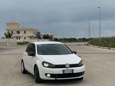 Usata VW Golf VI 105 CV (77 kW) 2009 Bianco Utilitaria