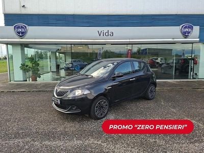 Begagnad Lancia Ypsilon Gold 69 HK (50 kW) 2023 Svart Halvkombi