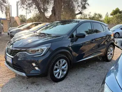 Usata Renault Captur Techno 101 CV (74 kW) 2022 Blu SUV