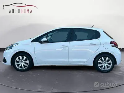 Usata Peugeot 208 Active 82 CV (60 kW) 2019 Bianco Utilitaria