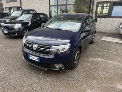 Usata Dacia Sandero Lauréate 90 CV (66 kW) 2017 Bluazzurro Berlina