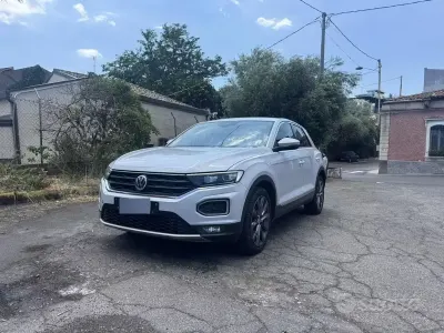Usata VW T-Roc 150 CV (110 kW) 2018 Grigio SUV