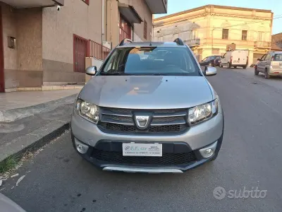 Usata Dacia Sandero Stepway 90 CV (66 kW) 2015 Grigio SUV