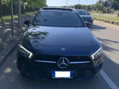 Gebraucht Mercedes A180 116 PS (85 kW) 2020 Blau Limousine