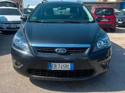 Usata Ford Focus 90 CV (66 kW) 2010 Grigio Station wagon