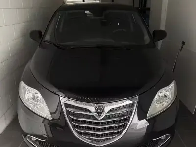 Usata Lancia Ypsilon Gold 69 CV (50 kW) 2015 Nero Utilitaria