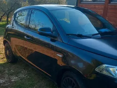 Usata Lancia Ypsilon 60 CV (44 kW) 2013 Utilitaria
