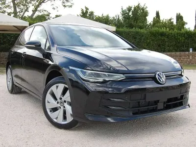 Nuova VW Golf VIII Edition 116 CV (85 kW) 2026 Grenadill black metallizzato Berlina