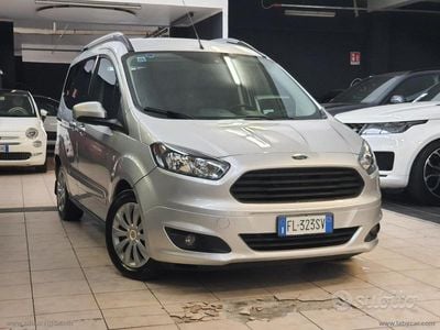 Grigio Usata 2017 Ford Tourneo Courier Monovolume | 8990 € (Ottimo prezzo)