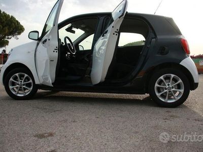 Usata Smart ForFour 61 CV (44 kW) 2017 Bianco Utilitaria