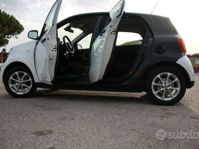 Bianco Usata 2017 Smart ForFour Utilitaria | 11.790 € (Molto cara)