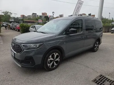 Usata Ford Grand Tourneo Connect Titanium 122 CV (89 kW) 2024 Grigio Monovolume