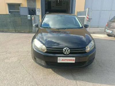 Second-hand VW Golf VII Comfortline 105 CP (77 kW) 2012 Negru Berlinǎ