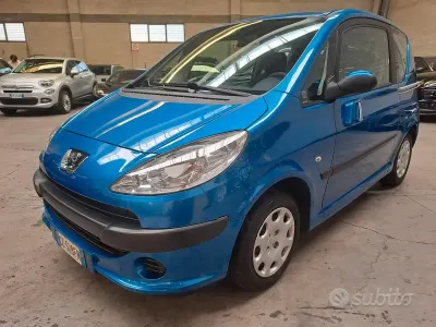 Usata Peugeot 1007 73 CV (53 kW) 2006 Bluazzurro Monovolume