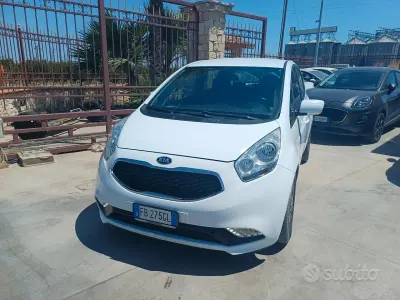 Usata Kia Venga 90 CV (66 kW) 2015 Bianco Utilitaria