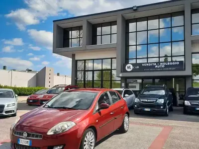Usado Fiat Bravo Dynamic 120 CV (88 kW) 2010 Rojo Utilitario